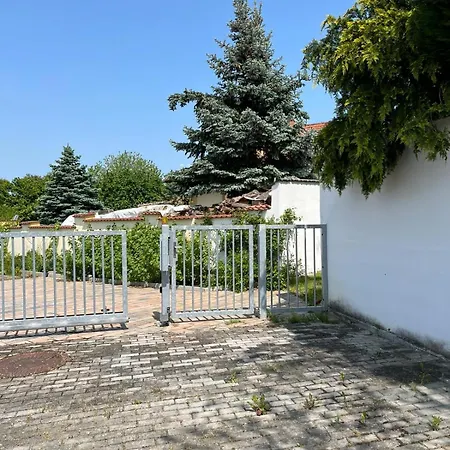 A Cosy Basement Lägenhet Hluboká nad Vltavou